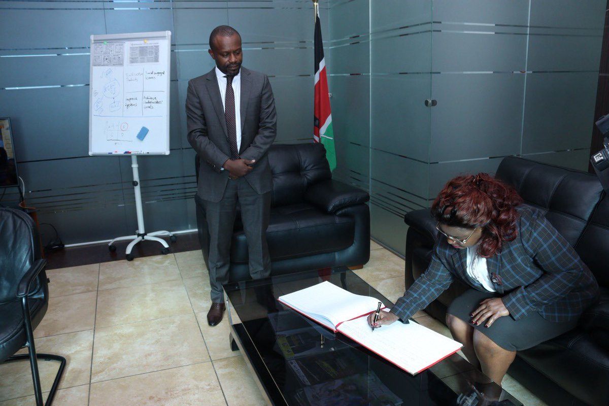 StandardGroupLc's tweet photo. The CS Ministry of Tourism, Wildlife &amp; Culture @peninamalonza paid a courtesy visit to the GCEO Standard Group @OrlandoLyomu at the Standard Group Headquarters earlier today.
The two discussed areas of partnership to enhance the tourism agenda, visibility and selling Brand Kenya. https://t.co/vY06BuwWt7