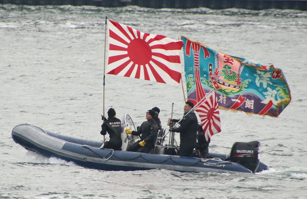 JMSDF_A_MF_HQ's tweet image. 出国する #掃海母艦「#うらが」と #掃海艦「#あわじ」を見送る🚤処分艇の写真です。
#IMED23 #IMED #海上自衛隊 #掃海隊群