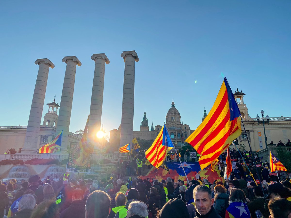 QuimTorraiPla's tweet photo. El procés d’independència no s’ha acat. Senzillament perquè no som independents encara. I ho serem, contra les il·lusions i fantasies dels anhelen la pau autonòmica. Guanyarem amb la força del poble! #19G https://t.co/vEfAYstn4V