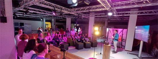Jeroen Bovens is <a href="/Sporthogeschool/">Sporthogeschool</a> als Facilitator Onderzoek &amp; Innovatie actief voor het Lectoraat Move to Be. Daarnaast is hij als onderzoeker actief en deed hij onderzoek naar de rol van bruggenbouwer. Eh... bruggenbouwer? Bovens licht e.e.a. toe... > bit.ly/3ZXMUqm