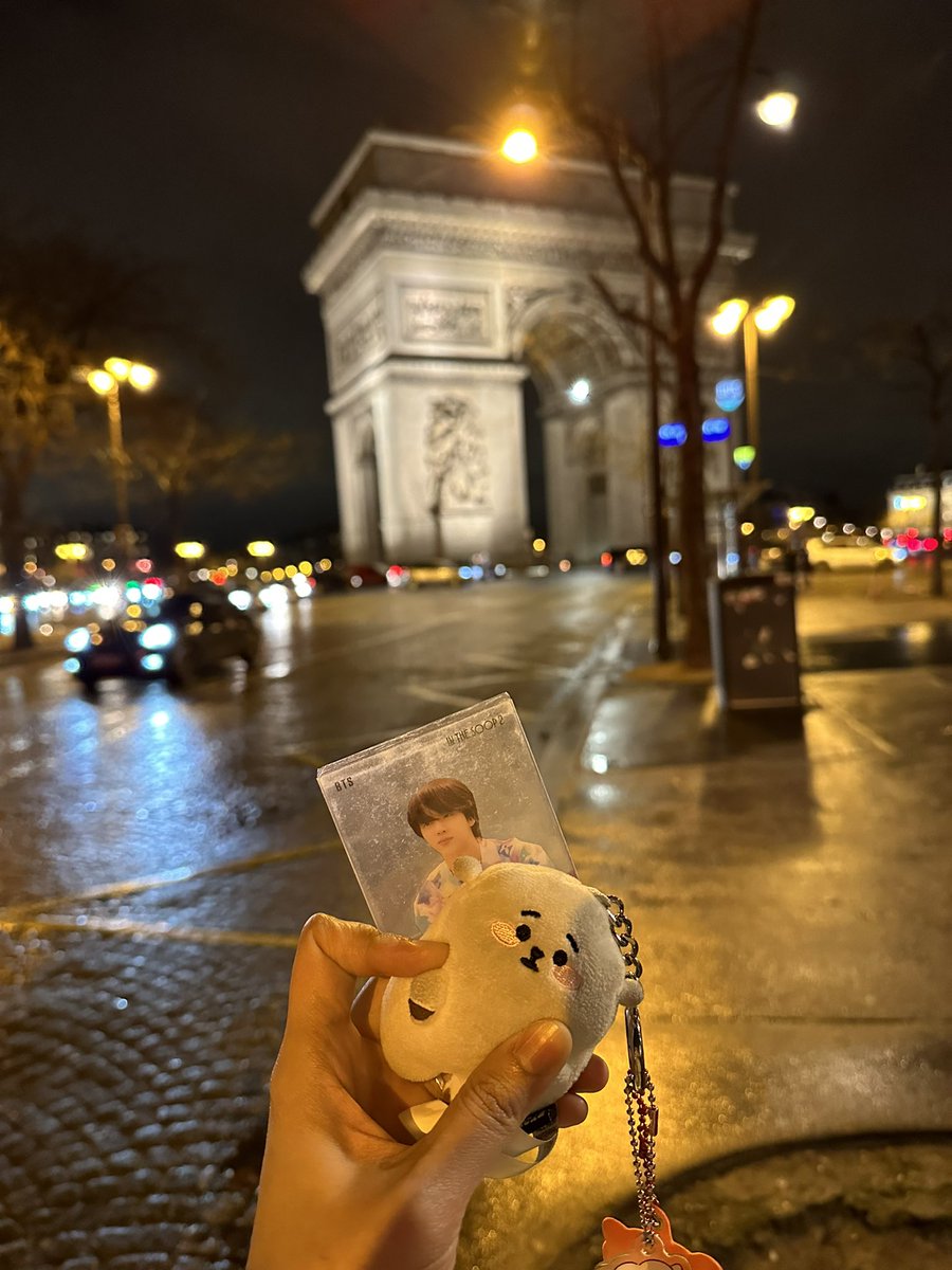 Brought my babies enjoying paris 🥰