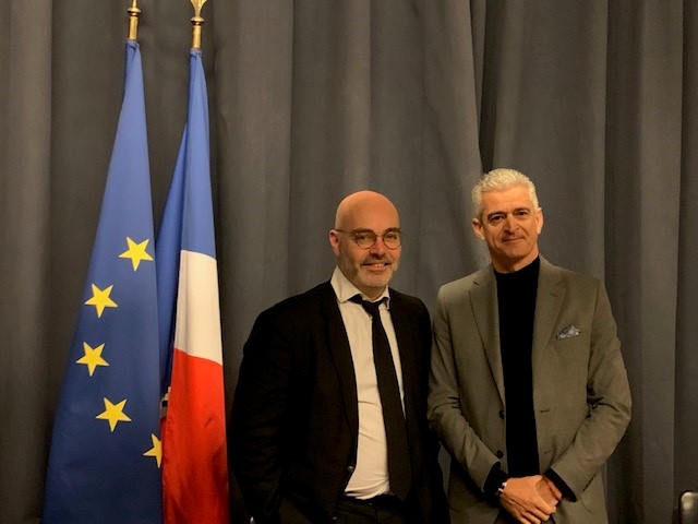 RDV @matignon <a href="/ChristPriem/">Christophe PRIEM</a> <a href="/damiencharrier/">Damien CHARRIER</a>  pour échanger sur le #GuichetUnique, remettre le Livre Blanc issu de vos nombreuses remontées terrain #EC #Avocats #Entrepreneurs #AutresMandataires #Notaires et demander son report pour <a href="/Infogreffe/">Infogreffe Officiel</a>