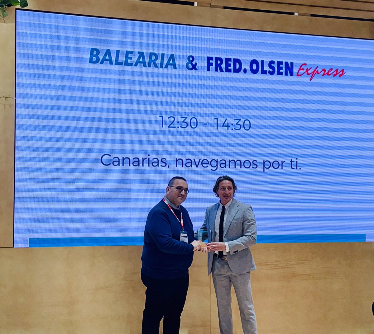 ACAVyT__'s tweet photo. Presentes en la entrega de la distinción a nuestra agencia asociada #ViajesKudlich Enhorabuena! @Balearia @ACAVyT__ con un grupo de Asociados y Junta Directiva, de la mano de Lorenzo Spinelli de @FOexpress #AgenciasDeViajes #Fitur2023 https://t.co/r8MbJQnZli