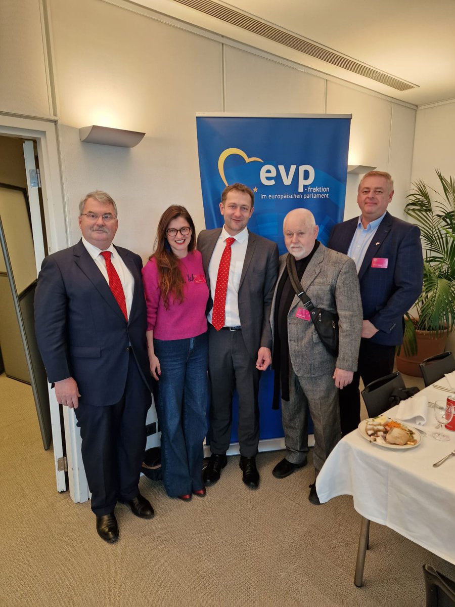 AmchamLux's tweet photo. Exciting visit to Strasbourg yesterday for Paul Schonenberg, Daniel Mackenzie and Keimpe Reitsma, pictured here with @ClaraMoraru and EMP @CHansenEU (CSV) #AmchamLux #letsdemystifypolitics https://t.co/5S78tyAqs0
