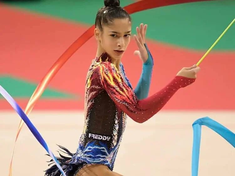 ComunediCaorle's tweet photo. #Caorle dal 20 al 22/1 capitale europea della #ginnasticaritmica Sesta edizione del Torneo #DelMare e la #PalaMareCup con la Campionessa #SofiaRaffaeli
Presenti ben 250 atlete provenienti da 20 Paesi Europei e dall'Egitto
Alla #PalamareCup le migliori squadre italiane di A B e C https://t.co/Ca4kWxzO1U