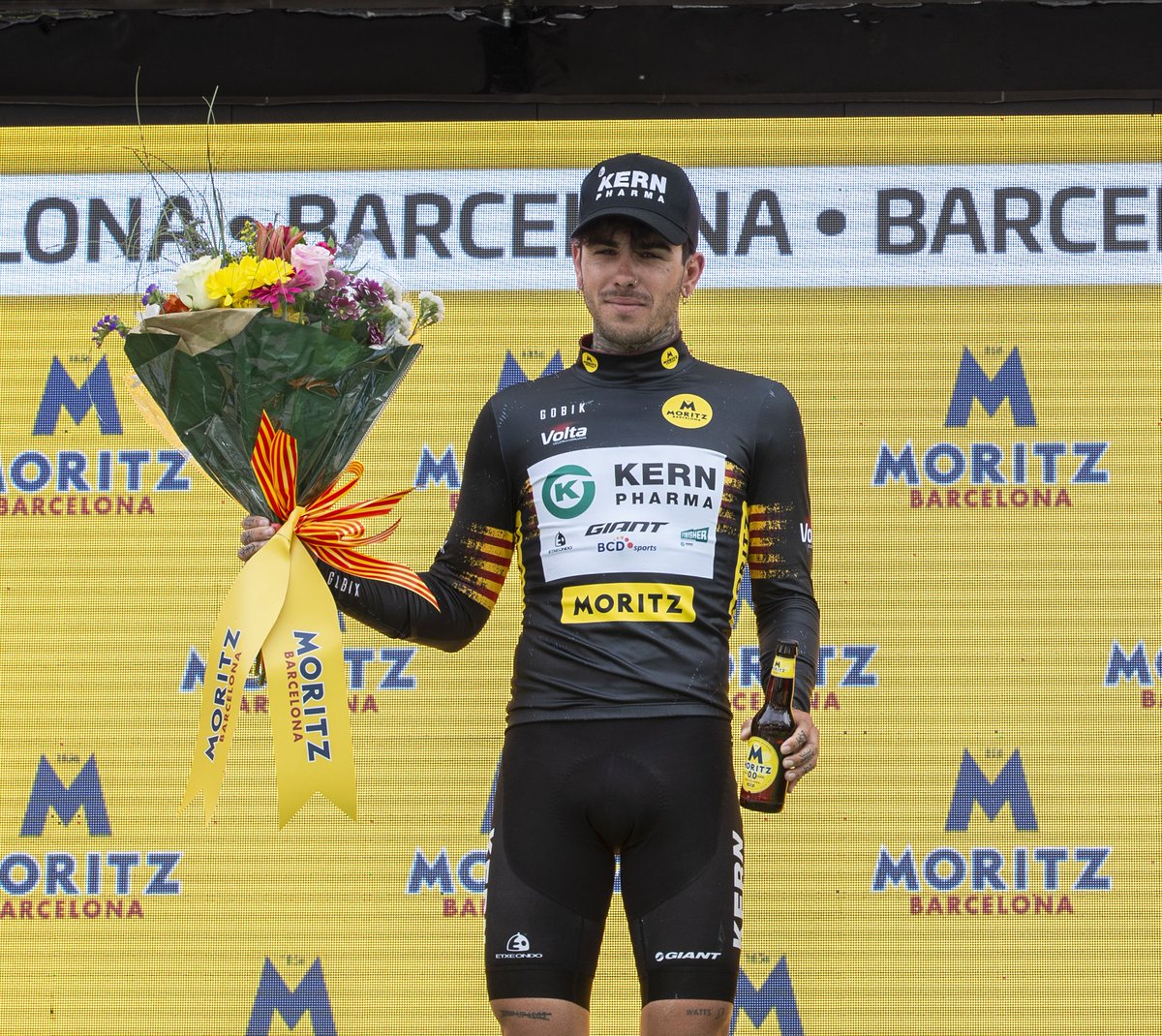 📢Disponible la primera entrega del 𝗽𝗼𝗱𝗰𝗮𝘀𝘁 𝗼𝗳𝗶𝗰𝗶𝗮𝗹 de la Volta☺️

📲Entre els que feu RT + follow a <a href="/VoltaCatalunya/">Volta a Catalunya</a> i <a href="/LEtapaReina/">L'Etapa Reina</a> sortegem aquest mallot signat per @kiko_galvan!🔥

Escolteu-lo a📻
👉iVoox: go.ivoox.com/rf/101728678
👉Spotify: open.spotify.com/episode/3RGaEI…