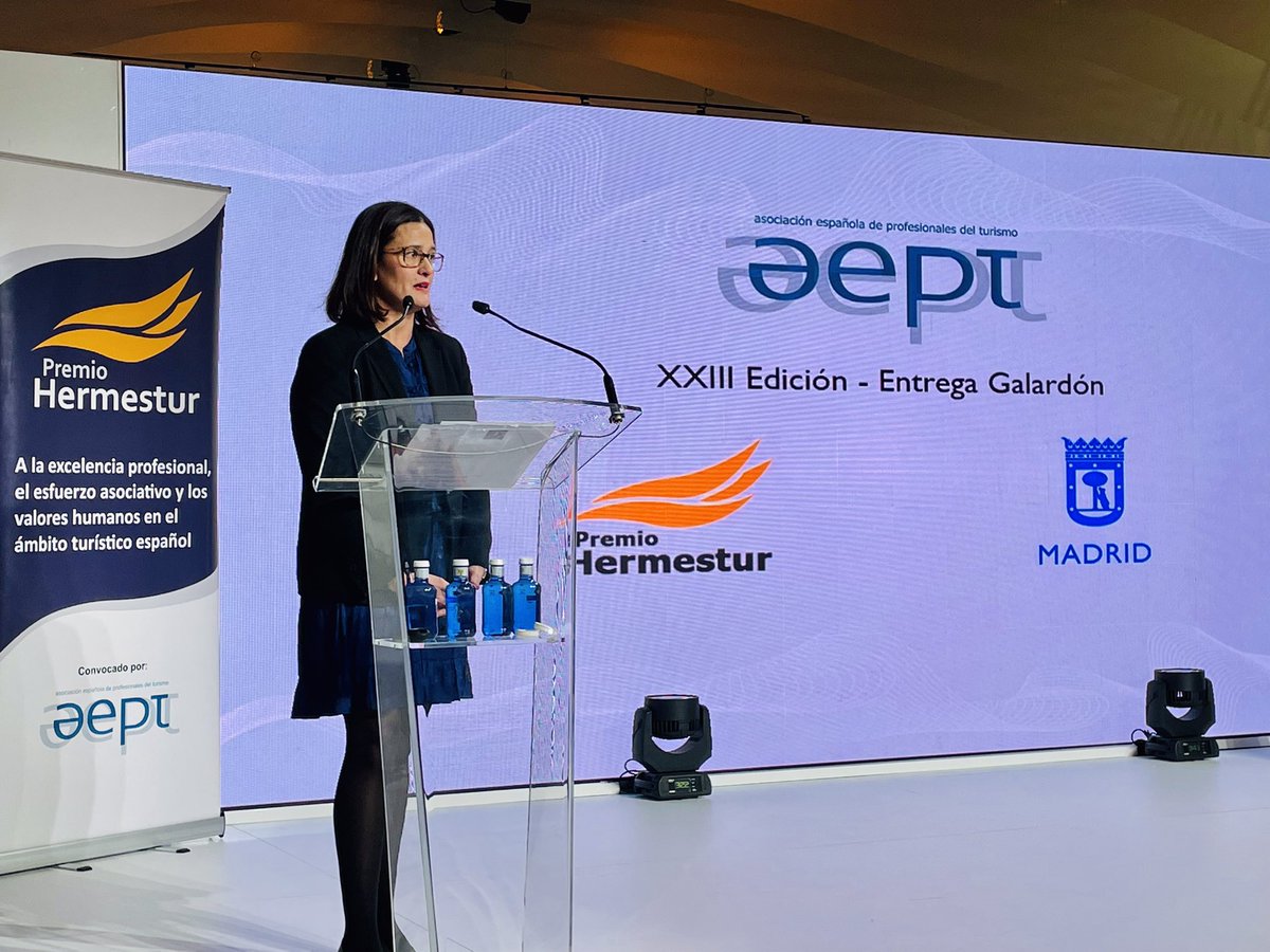 ACAVyT__'s tweet photo. Nuestra más sincera enhorabuena a Mercedes Tejero por tan emotivo reconocimiento. ¡Gracias por todo tu trabajo y dedicación! @CEAV_AAVV @AEPTURISMO #PremioHermestur https://t.co/701rE2uRNA