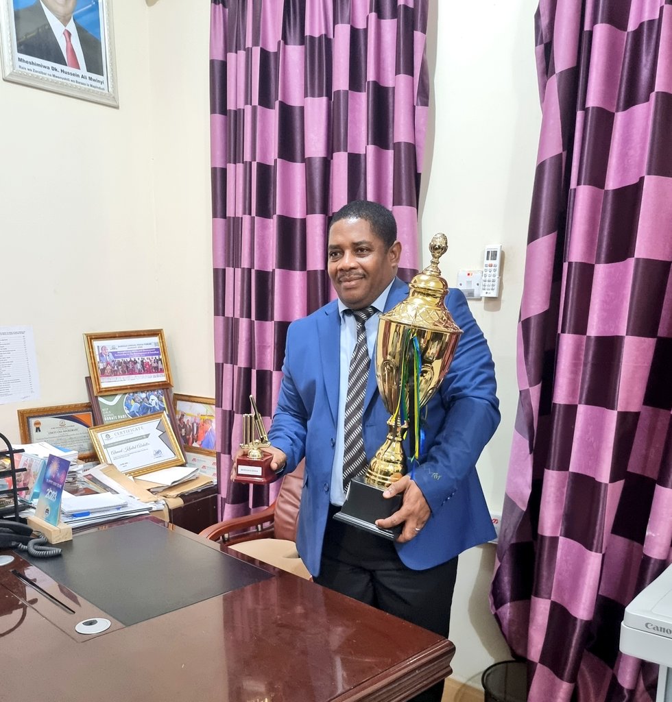 ahmedkherlid's tweet photo. Hongereni sana Timu yetu ya Mpira wa Miguu ya Afisi ya Rais Tawala za Mikoa Serikali za Mitaa na Idara Maalum za SMZ Zanzibar kwa kuchukua ubingwa wa Mapinduzi Cup Kanda ya Unguja. @DrHmwinyi https://t.co/M1xLXo3uxf