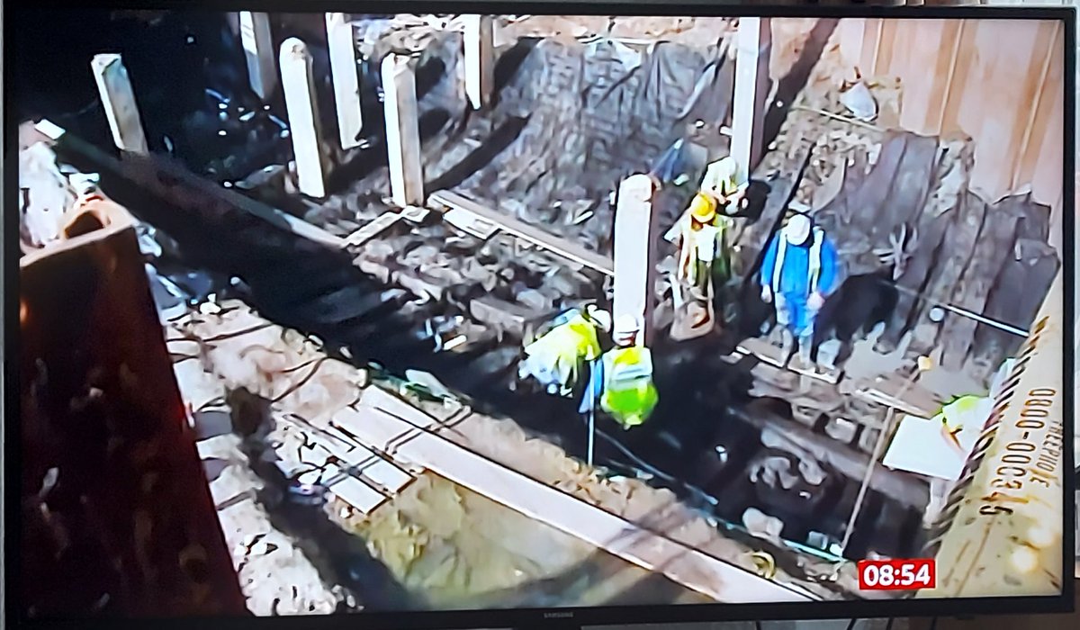 Bloody hells bells. The old Medieval Newport Ship @NewportShip is on @BBCBreaking this morning. Supposed to be as important as the Mary Rose? Remember queuing up with the kids to see this. Pity it was built over, hopefully these pieces will be on display in the near future.
#PORT