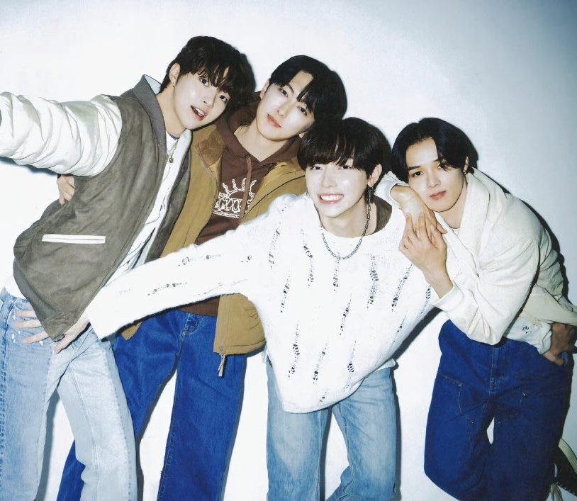 BinieeeL's tweet image. The cutest photo sequence you've ever seen today 😭 #andTEAM