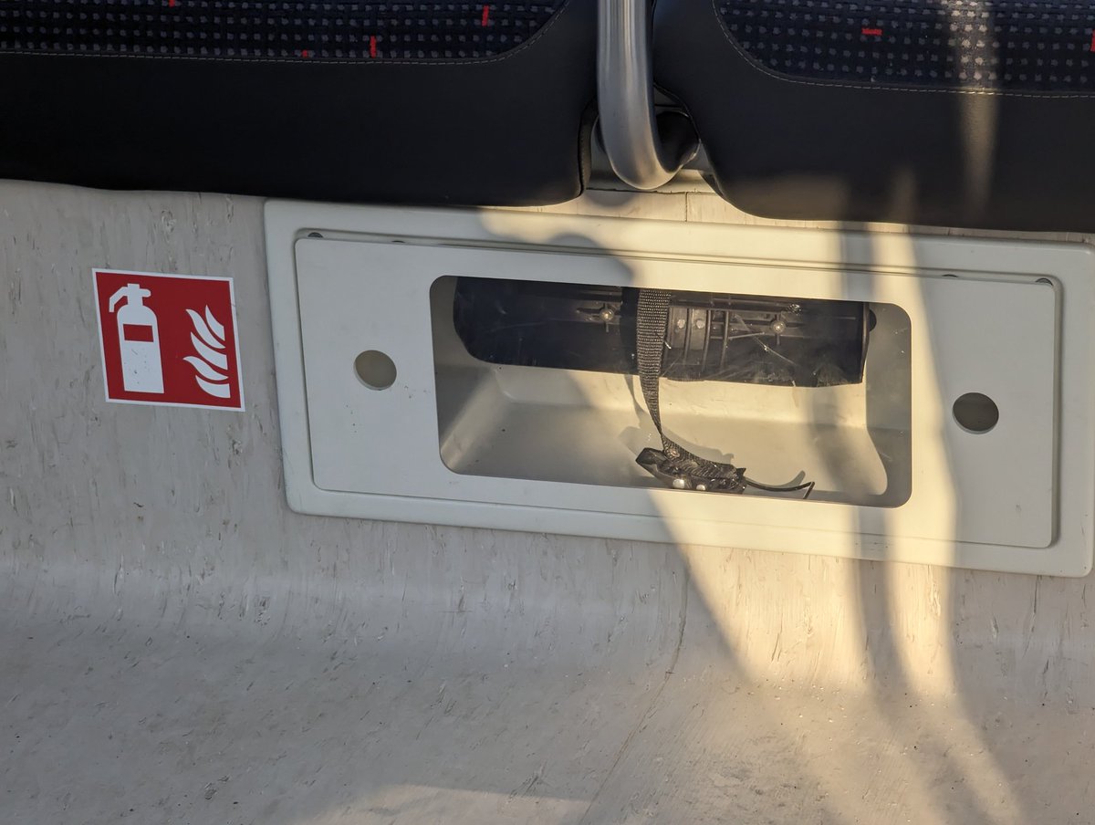 mactijn's tweet photo. @Transdev_NL waar is de brandblusser? #parkshuttle https://t.co/qSLPhWkYCx