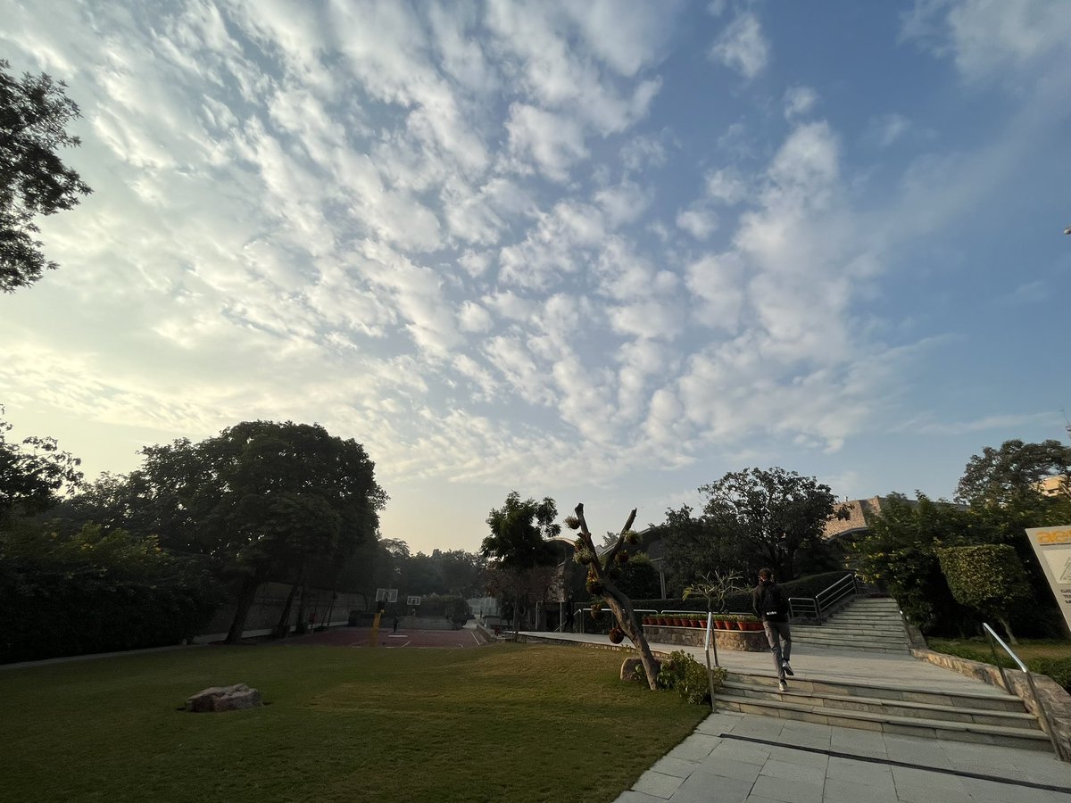 Pretty blue skies in Delhi this morning ☺️⛅️