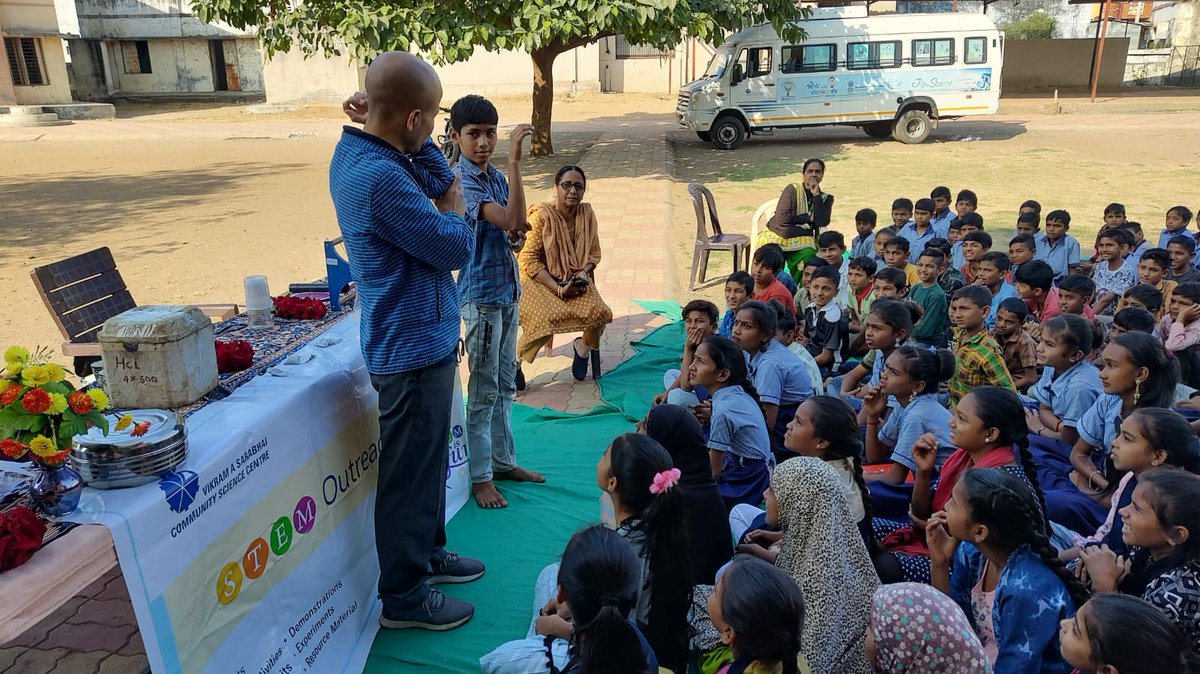 #Support from <a href="/itstrueSpinning/">Trützschler</a> #OutreachProgramme #conducted by VASCSC. 238 students along with 9 teachers Napavanta Mishrashala #school #participated #STEM #handsonactivities #resourcematerial #takeaway #educationalpurpose #NEP2020inAction
<a href="/DSurkar/">Dilip Surkar</a>