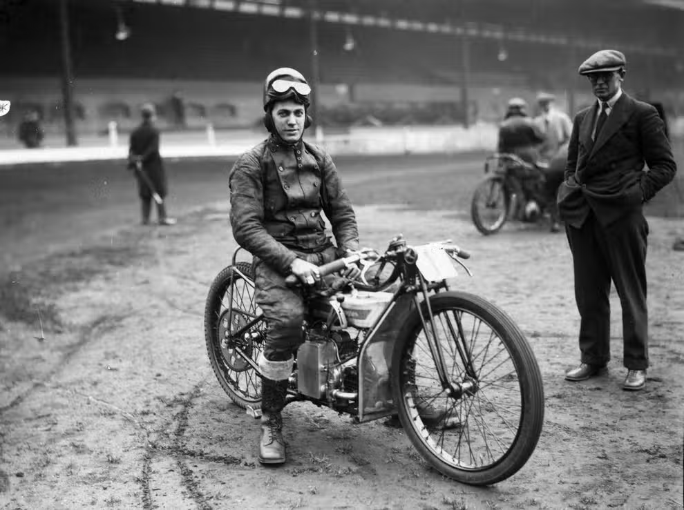 KernelOGF's tweet photo. I did draw both of them separately 'cause bike damn... vehicles O_O
Posting my refs too again Idk if people like this? 
Robert taylor, and Bike Racer Nick Nicol ~30s https://t.co/rMbYdB84Lw
