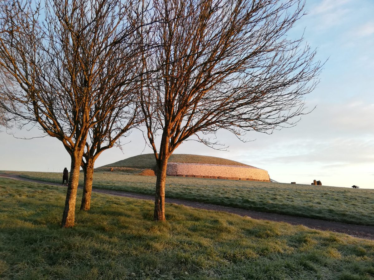 #Newgrange #BoyneValley #frostymorning #wrapupwarm #brightmorning 🥶📷 John