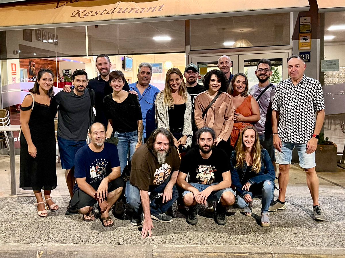 Hay que estar orgulloso de donde venimos y de la familia que se crea, y nosotros hemos creado una minifamilia desde @SEOGirona 🫶

Muchos de los que formamos <a href="/TRAFFFICpro/">TRAFFFIC</a> nos reunimos cada mes, escuchamos una ponencia 🔝, debatimos y, casi lo mejor, nos vamos de cena  🍻