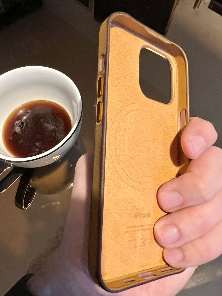 ViktorVojtek's tweet photo. @UltraLinx Don’t you carry your 📱 in your pockets? My phone cover looks terrible from carrying it in denim pants/jeans…
Don’t like denim? 😀 https://t.co/Sd8CDU7wWQ