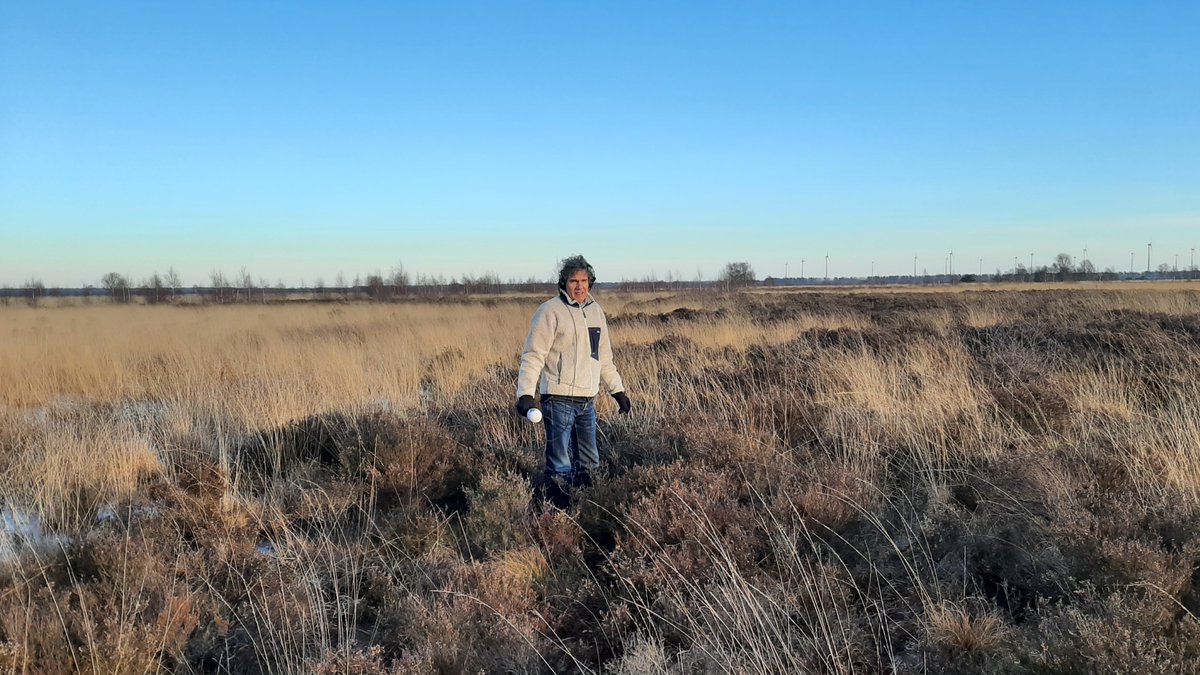 The interest in our #bogbody paper in <a href="/AntiquityJ/">🅰ntiquity Journal</a> still is not fading. Yesterday I was interviewed in #Bargerveen by Dutch national <a href="/NPORadio1/">NPO Radio 1</a>. The brave reporter coped with the circumstances well! Dutch broadcast 👇 
<a href="/WURenvironment/">WUR Environmental</a> <a href="/sgl_wur/">SGL group Wageningen</a> @CGeography 

nporadio1.nl/fragmenten/nos…