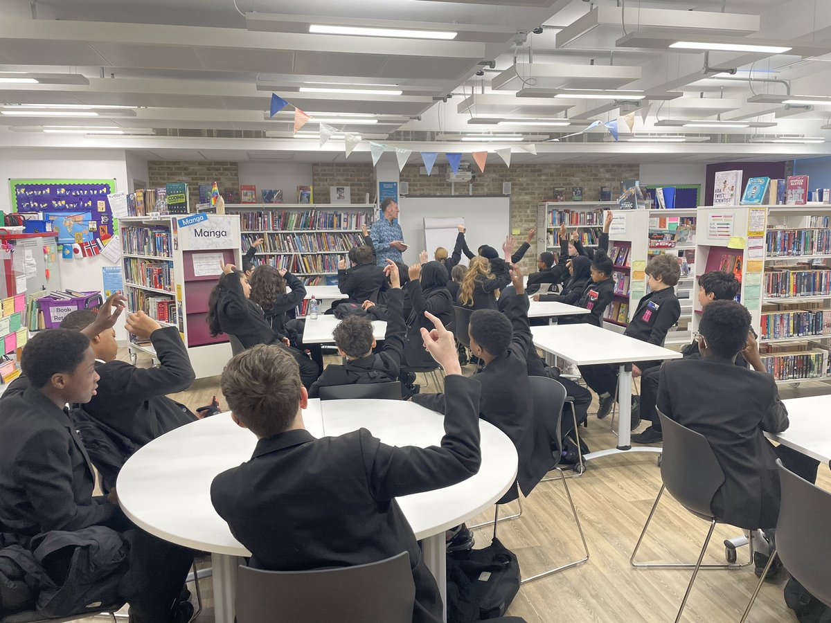 ChelseaAcadLib's tweet image. Thank you to our @FirstStory writer-in-residence @PaulLyalls for visiting our Year 7 students this morning 🖊️
