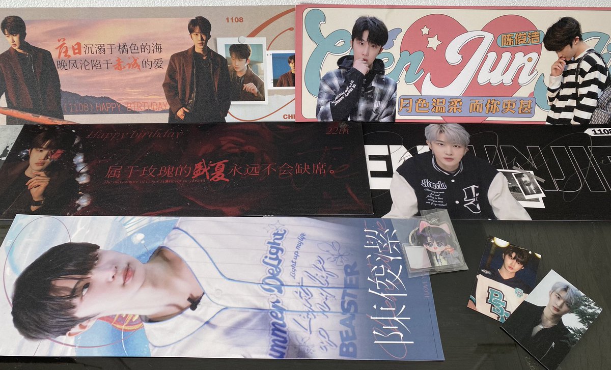 ขอบคุณบ้านจีน ที่ส่งพวงกุญแจ สโลแกน การ์ดน่ารักๆ มาให้บ้านไทยนะคะ 💙🤍

感谢 @陈俊洁官方后援会 
🌟weibo.com/u/7538013953
ฝากซัพพอร์ตบ้านจีนของจวิ้นเจี๋ยด้วยนะคะ

#陈俊洁 #เฉินจวิ้นเจี๋ย #ChenJunjie