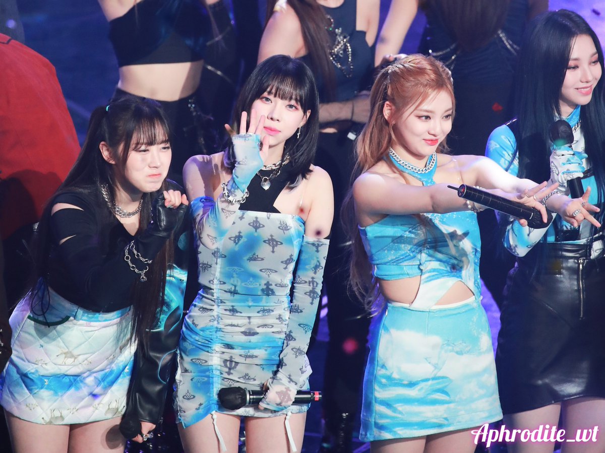 Aphrodite_wt's tweet photo. 211217 #aespa #에스파 #WINTER #윈터 #KARINA #카리나 #NINGNING #닝닝 #GISELLE #지젤 https://t.co/frxSaVovVE