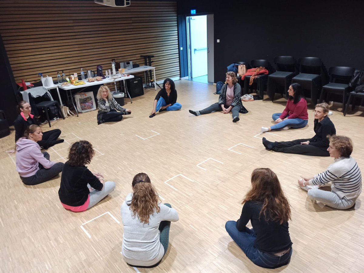 Ce mercredi, la danseuse Kanto Andrianoely, de la Cie Grenade, était à #Scène55 <a href="/villedemougins/">Mougins</a> pour former 10 professeurs de collèges &amp; lycées de l'Académie de Nice
➡️ retrouvez la cie Grenade ce vendredi à 20h30 dans la pièce PHOENIX !
⚠️ Attention, spectacle quasiment complet