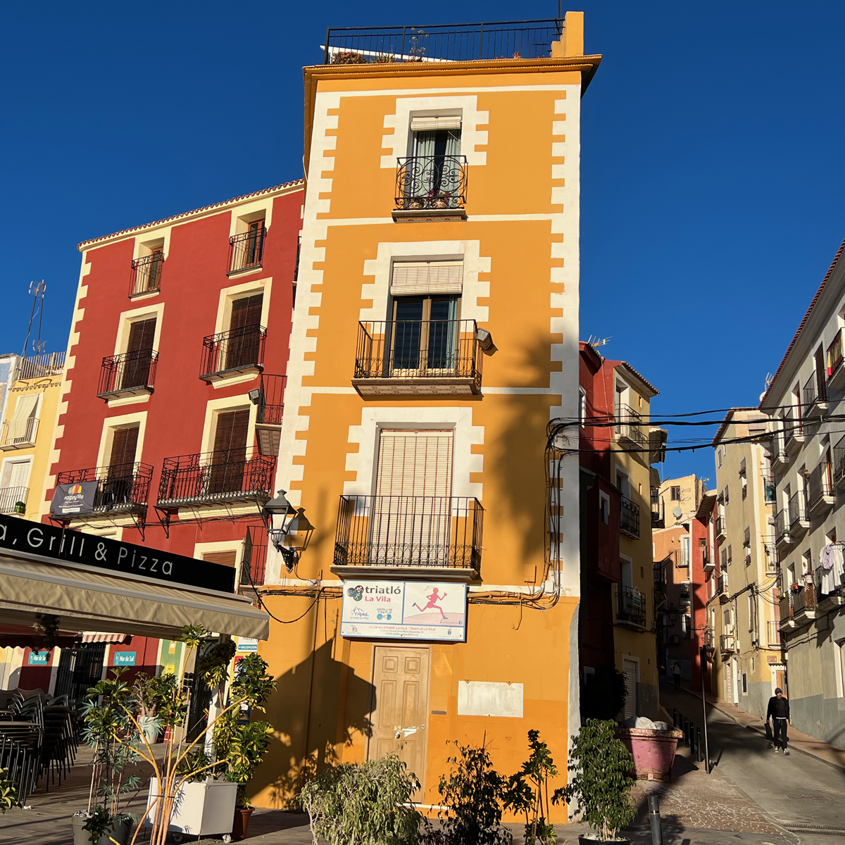 JosepLlorcaCons's tweet photo. Artesanos de la construcción.
Desde 1971 restauramos, rehabilitamos y ponemos en valor edificaciones históricas.
En 2017 le tocó el turno a este BIC frente al Mediterráneo y que 6 años después se mantiene intacta.
#constructor #constructora  #tbt #throwback #throwbackthursday https://t.co/fsKFsraiIe