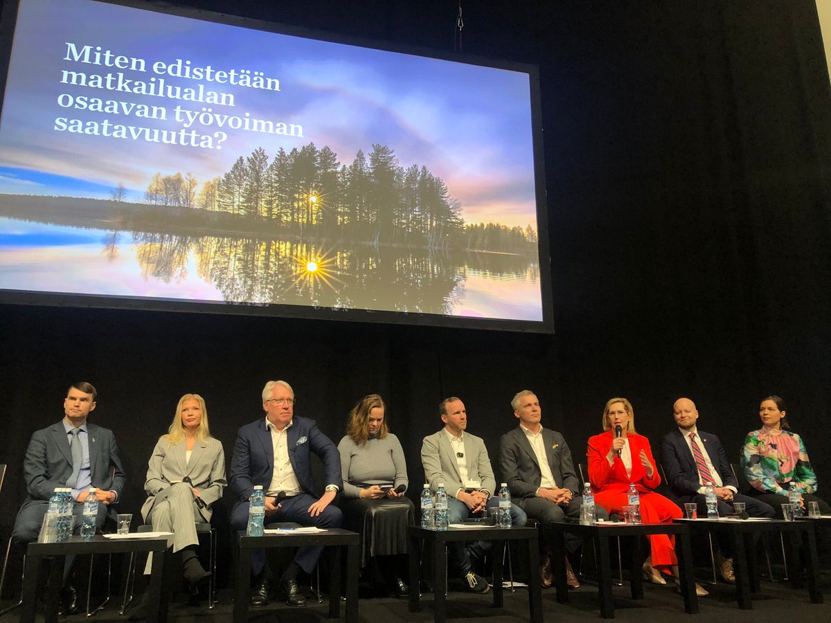 Työministeri <a href="/TuulaHaatainen/">Tuula Haatainen</a> osallistui tänään Matkamessuilla paneelikeskusteluun, jossa keskusteltiin yritysten elpymisen ja uudistumisen sekä osaavan työvoiman saatavuudesta.  Ympärivuotisuuden kehittäminen tukee alan työllisyyttä. 
 
#Matkamessut #Matka2023 #TEMmatkailu