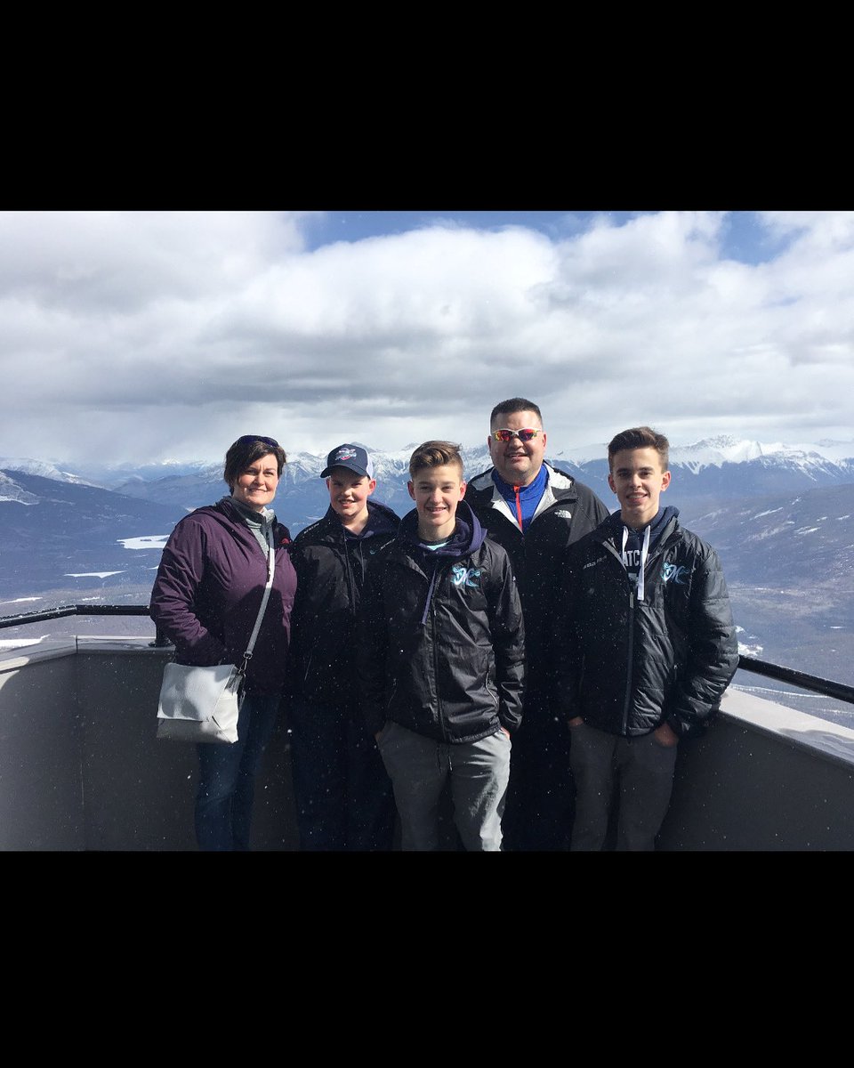 TBT to the time when Myles was the shortest one! 😁 #jaspernationalpark #family