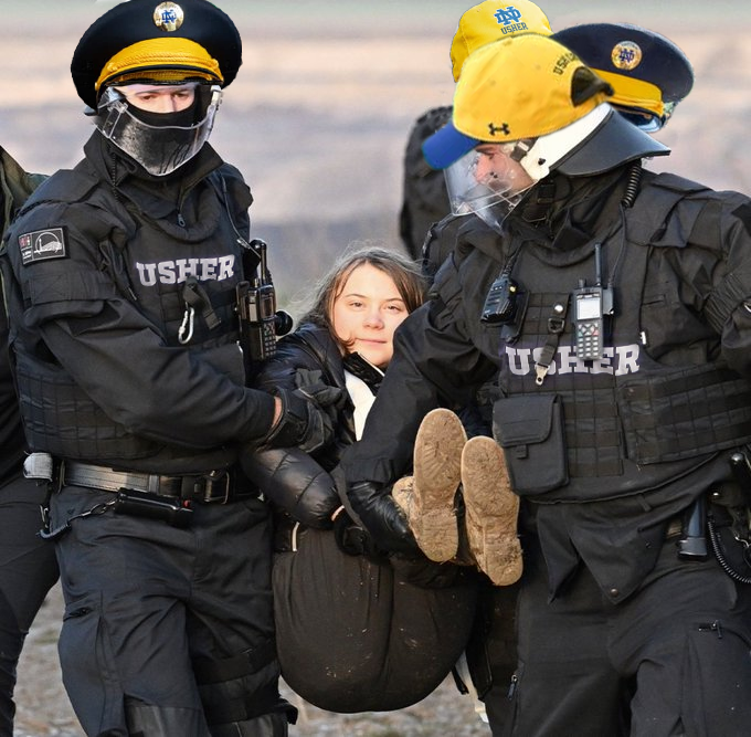 verypiratey's tweet image. When it's third down and you decide to stand up and cheer: