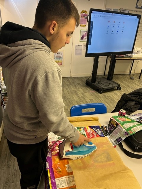 act_schools's tweet photo. Our learners have joined the #crisppacketproject giving new life to single use plastics for the homeless๐
They have been collecting their old crisp packets to create survival items for those living on the streets.
Find out more about this project here๐ https://t.co/tx948fHEsf https://t.co/hOCtUuOruf