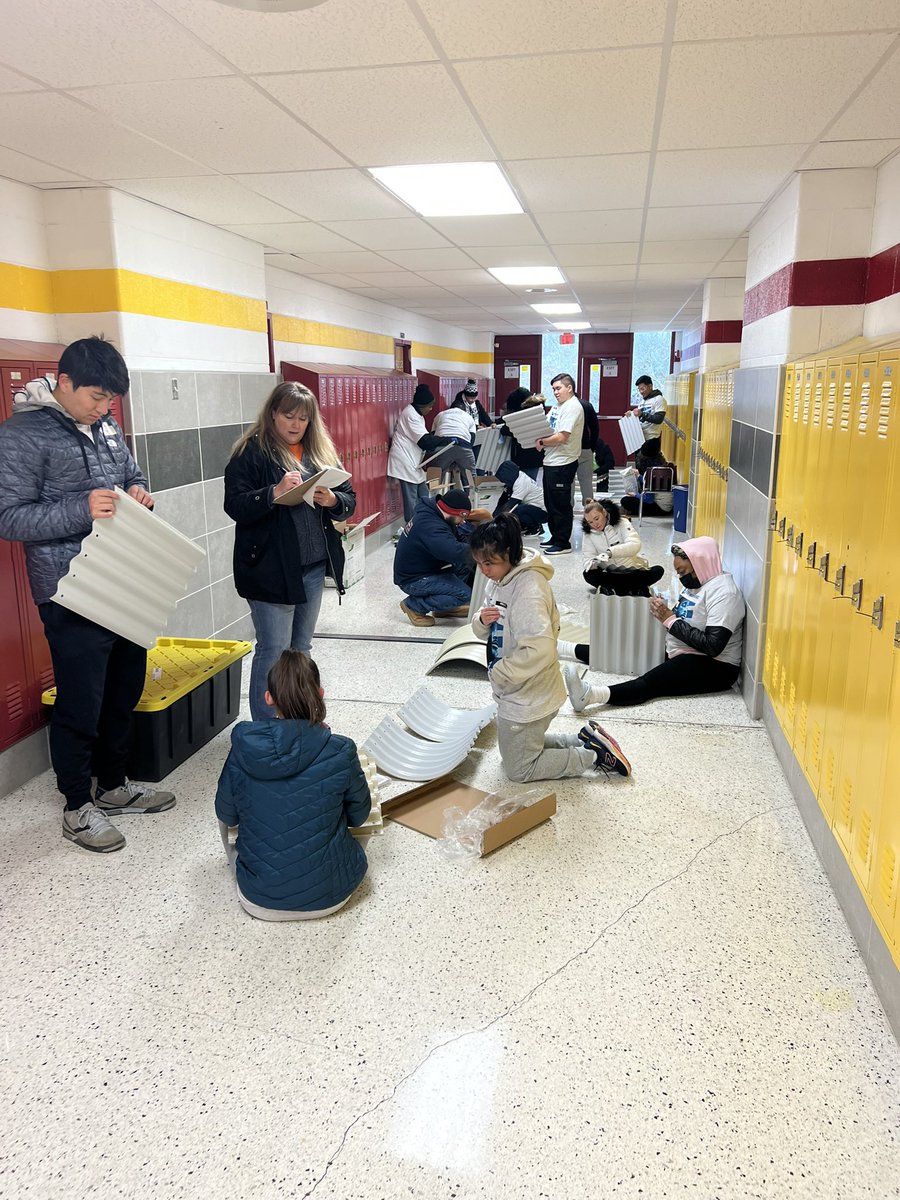 BenSymsMS's tweet photo. The Syms gardening club was joined this weekend by volunteers from Serve the City and Mission Continues. Together they built the garden beds, unloaded soil, built a hydroponics system, and drilled the needed holes for the system!!#SpartanStrong #challengeacceptedlevelup #WeAreHCS https://t.co/xh119pgr6n