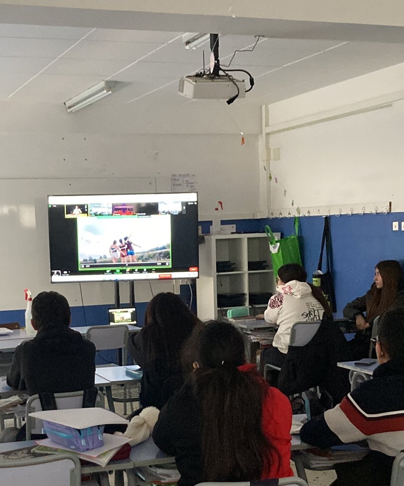 FEDACXarxa's tweet photo. Conjuguem elements pedagògics per potenciar la capacitat de resoldre problemes: intel·ligència, creativitat i joc. Els alumnes descobreixen el plaer d’aprendre i desperten la seva curiositat.
Xerrada pensament creatiu: Innovació+Formació+Transformació. #AudiCreativityChallenge https://t.co/boQ43Gk0Br