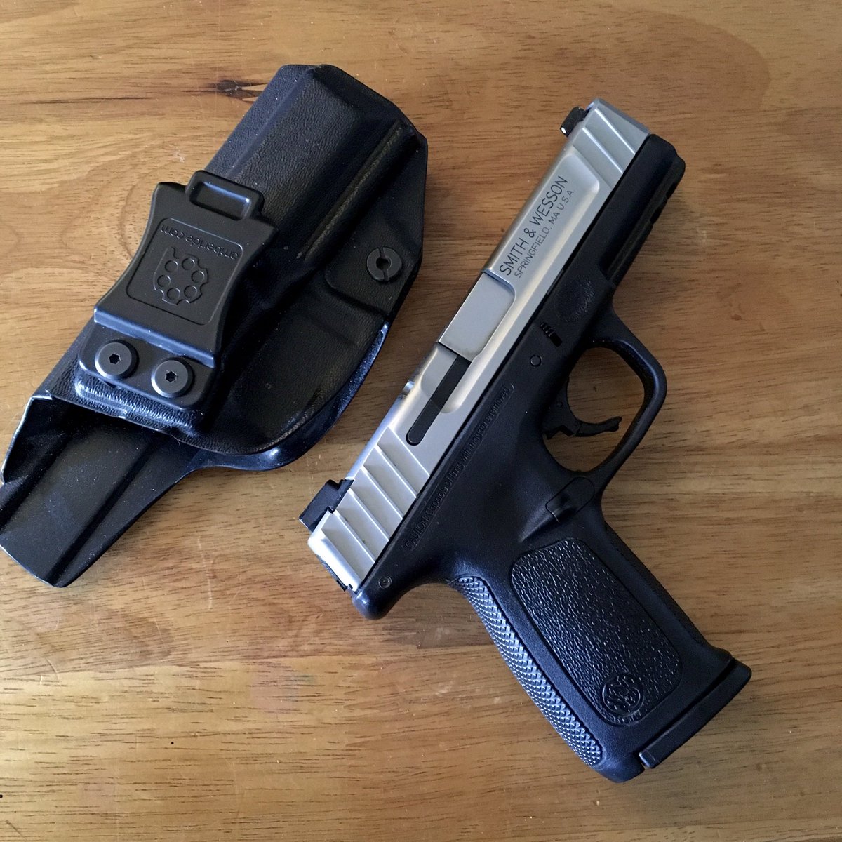 MoniFunGirl's tweet photo. … Because I can, that’s why I carry a firearm.
Now piss off Lib, this is #America, I don’t need to explain a single damn thing to you on this.
#2a #gunownership #righttocarry #SelfDefense https://t.co/SEIOiu8eUh