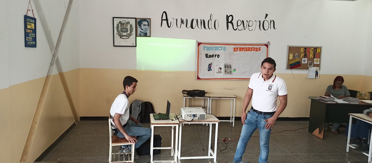 ComproticUnefa's tweet photo. Continuamos la socialización del conocimiento científico desde la UEN. Generalísimo Francisco de Miranda presentando "Conociendo la Ciencia" dictado por estudiantes de servicio comunitario del @CaracasUnefa a los niños y niñas de primaria 🌏🧑‍💻🦾🇻🇪🧑‍🏫 @angiolillofp @Unefa_VEN https://t.co/w1n5whSrZi