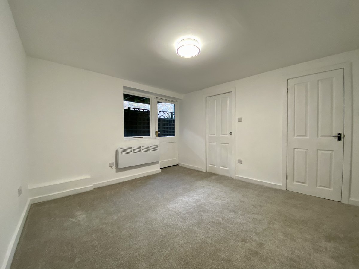 andrewcproperty's tweet image. 🏠New Property Alert
📍Hencotes #Hexham

Recently Converted Ground Floor Flat
🛏️Double Bedroom
🛁En-Suite Shower Room
🛋️Living/Dining Kitchen
💷Offers in Region of £120,000

#centrallocation #qualitykitchen #qualityshowerroom #noongoingchain #viewingessential #proudguildmember