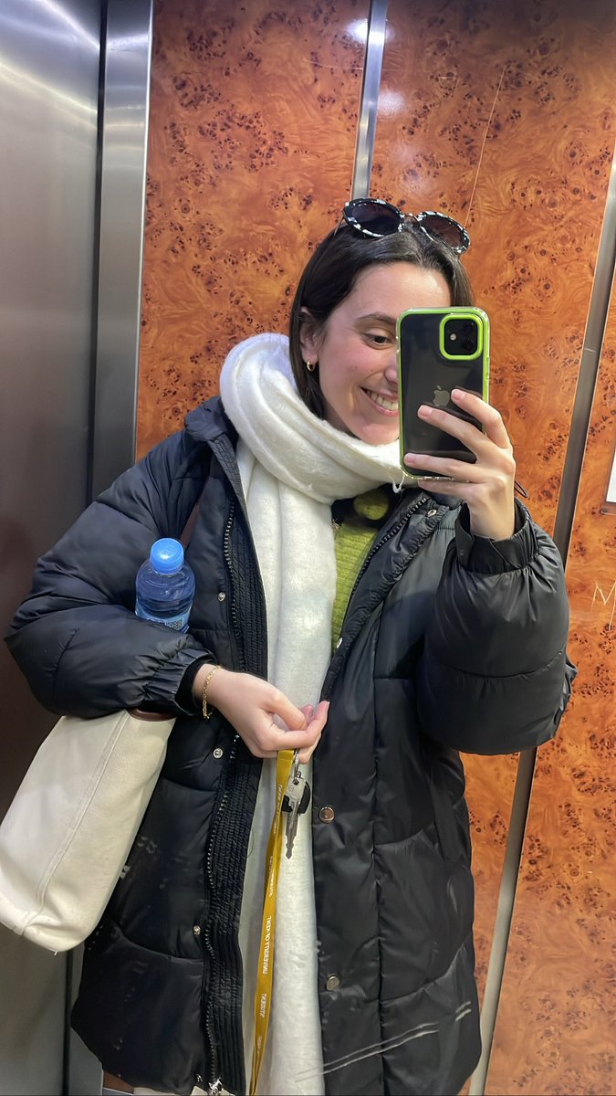 patrinterpreta's tweet photo. Hoy ha sido mi último día del 1er período de prácticas del Máster de Profesorado. Me siento súper agradecida a mi tutora por ofrecerse a compartir conmigo sus horas de clase. Me llevo muchas cosas para mi futuro académico y personal, ¡estoy deseando de empezar ya el second round! https://t.co/DRxU217kp4