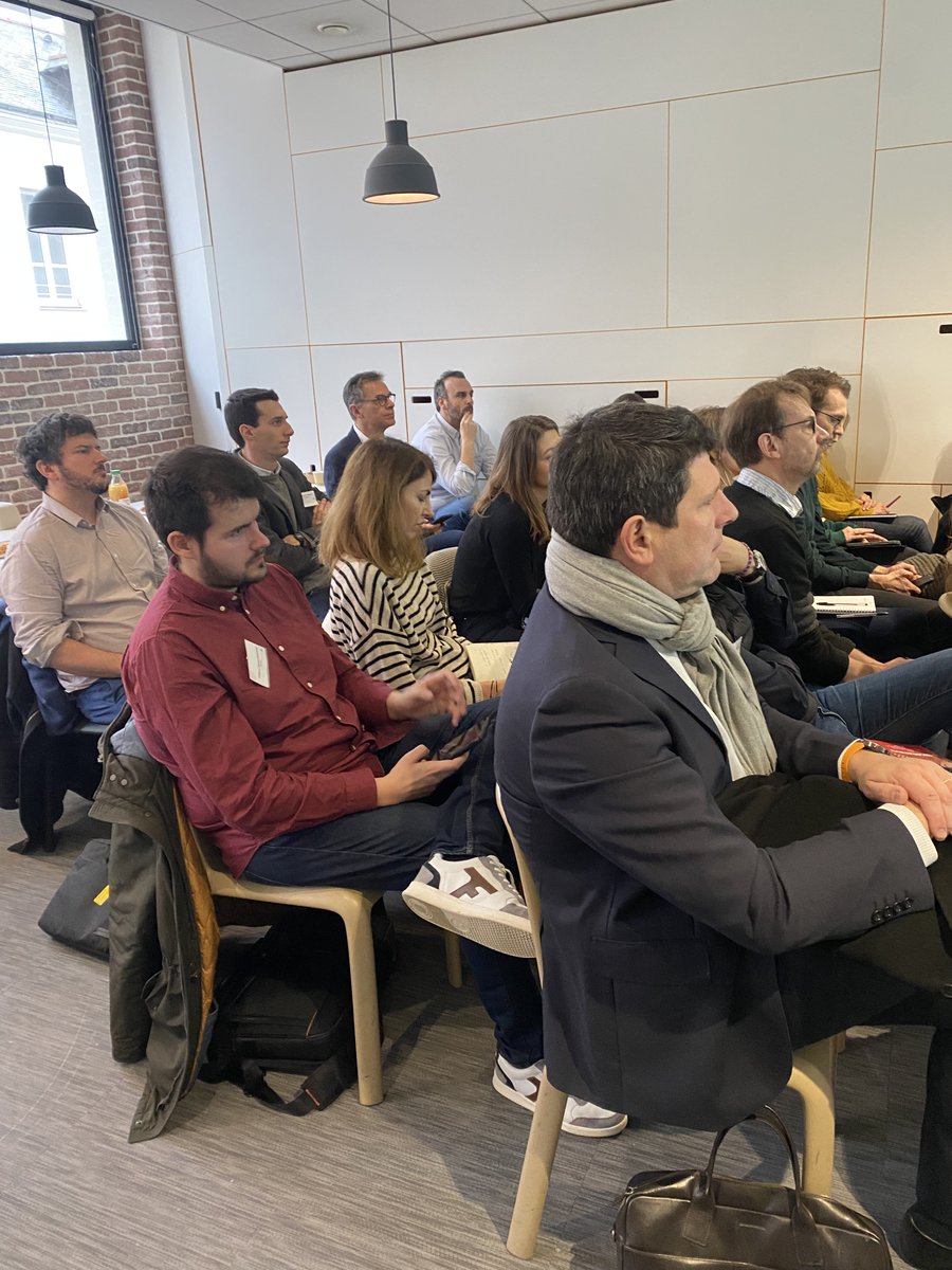 The LINKS tweet media