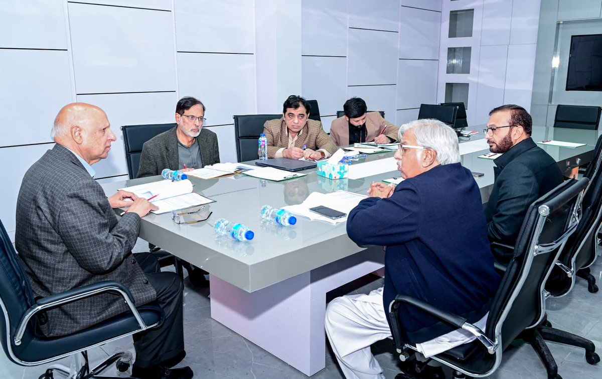 Founder of @SarwarFdn &Former GovernorPunjab @ChMSarwar presided over The Rai Ali Nawaz SarwarFoundation Hospital, Chichawatni board's meeting. Discussed the initiatives to enhance the healthcare facilities for the ppl of District Sahiwal via further extension of the Hospital