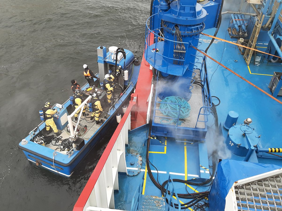 EMSA_EU's tweet photo. 🌊 🚢 ⚓ We are delighted to have our longstanding cooperation with #Cedre and #Cefic extended by another five years, enabling continued support for chemical emergencies at sea through the #MAR-ICE service. Read more 👉 https://t.co/UfT9KO5nNc https://t.co/mzNIWdJpvx