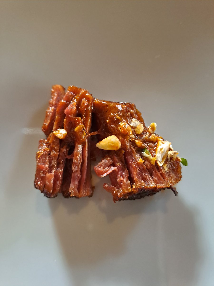 I’ve just tried Redefine Meat’s plant-based lamb and beef. They are, to my palate, indistinguishable from the originals. Taste and texture bang on: I’d challenge anyone to pick them out in a blind tasting. 
Change is coming, faster than I thought possible. 
Here’s the “lamb”🧵