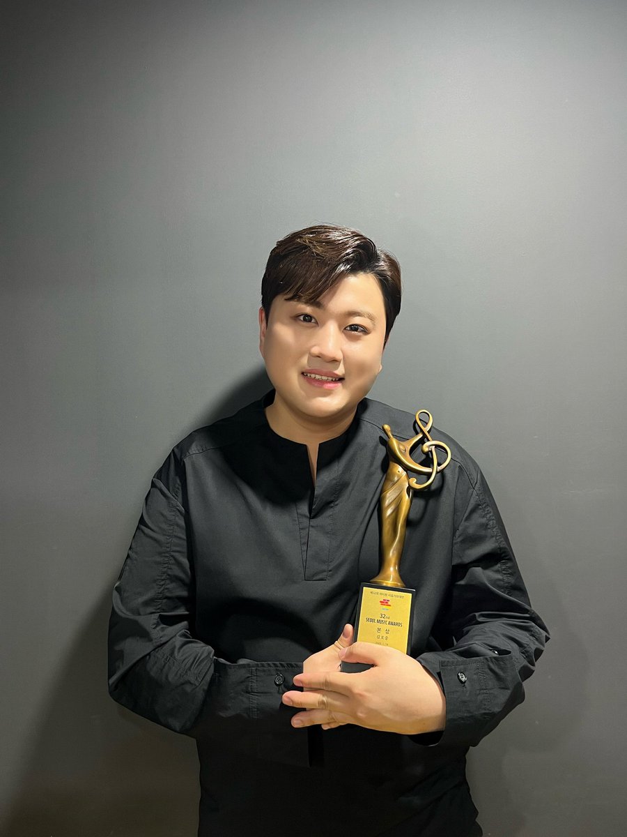 @hojoongofficial 트바로티 김호중 서울가요대상 본상 축하드려요 😍
2023년에도 김호중의 해 😊

#김호중_서울가요대상_본상수상
#김호중 #kimhojoong #TVAROTTI