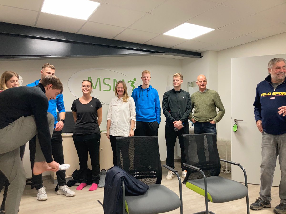 Besuch von der I. Mannschaft der Badmintonabteilung des TUS Friedrichsdorf zur Körperstatikanalyse. Interesse an einem Gruppentermin als Sportverein?
Jetzt Termin vereinbaren unter msm-aktiv.de oder anrufen unter 05241/400150