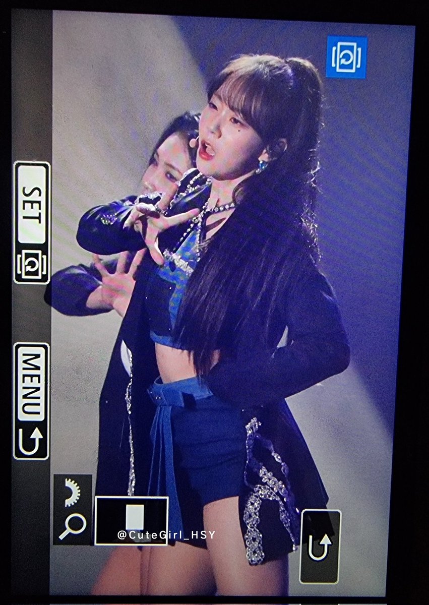 CuteGirl_HSY's tweet photo. 230119 서가대 카라 한승연💕

#카라 #KARA #カラ
#서울가요대상 #특별상 #루팡 #STEP #판도라 #숙녀가못돼 #맘마미아 #미스터  #WHEN_I_MOVE #한승연 #スンヨン https://t.co/NdbTl2ZEWn