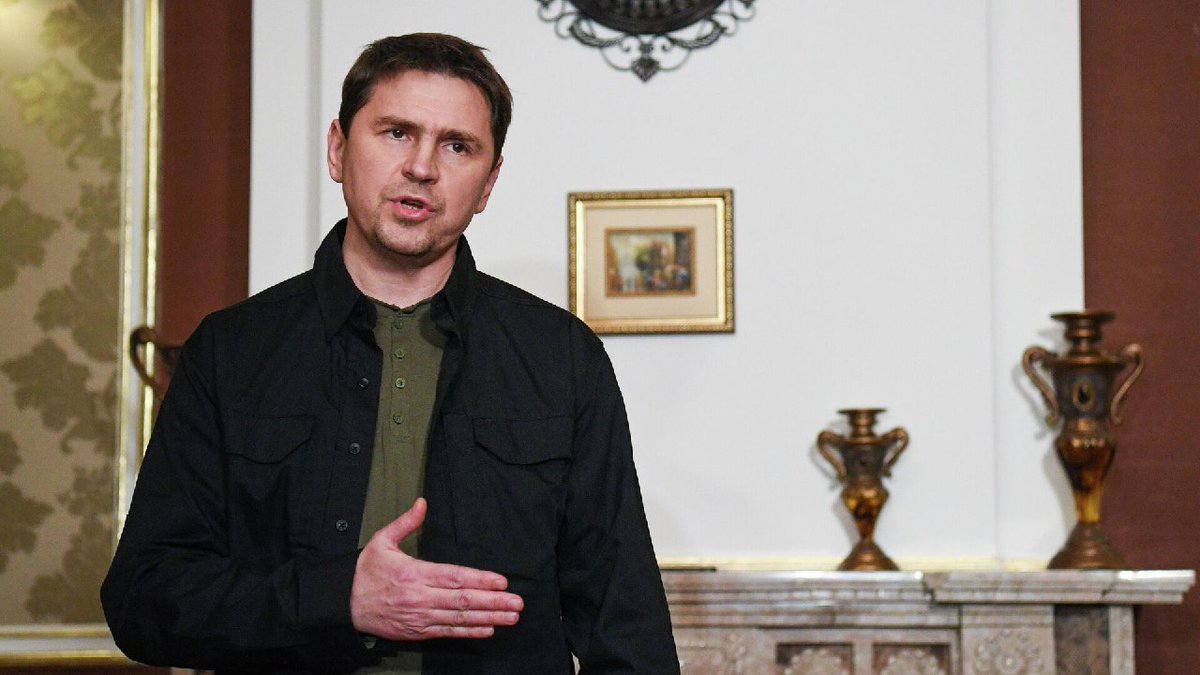 lettera_mosca's tweet photo. 1/2 📌 CONTRORDINE COMPAGNI - Mikhail Podolyak (foto), consigliere del presidente  Zelensky, ha ammesso che, contrariamente a quanto affermato all'epoca dei fatti,  Denis Kireev, ucciso a Kiev nel febbraio 2022 da agenti... #ucraina #kireev https://t.co/8IFf8NsZN0