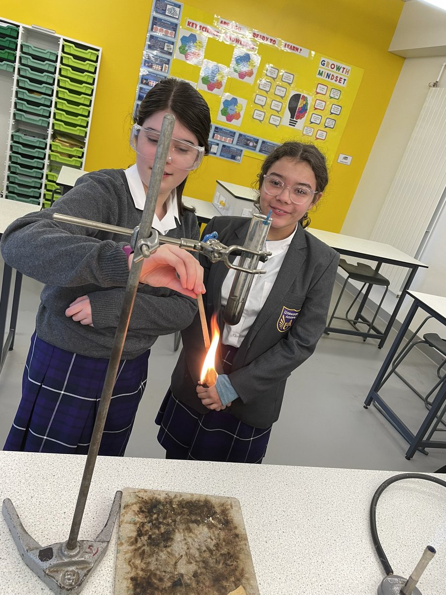 UnsworthAcademy's tweet image. The future is bright but is it as bright the light and heat given off buy the food you eat? Our year 7 scientists took the biscuit to another heat level.#energyinfood #coolscience