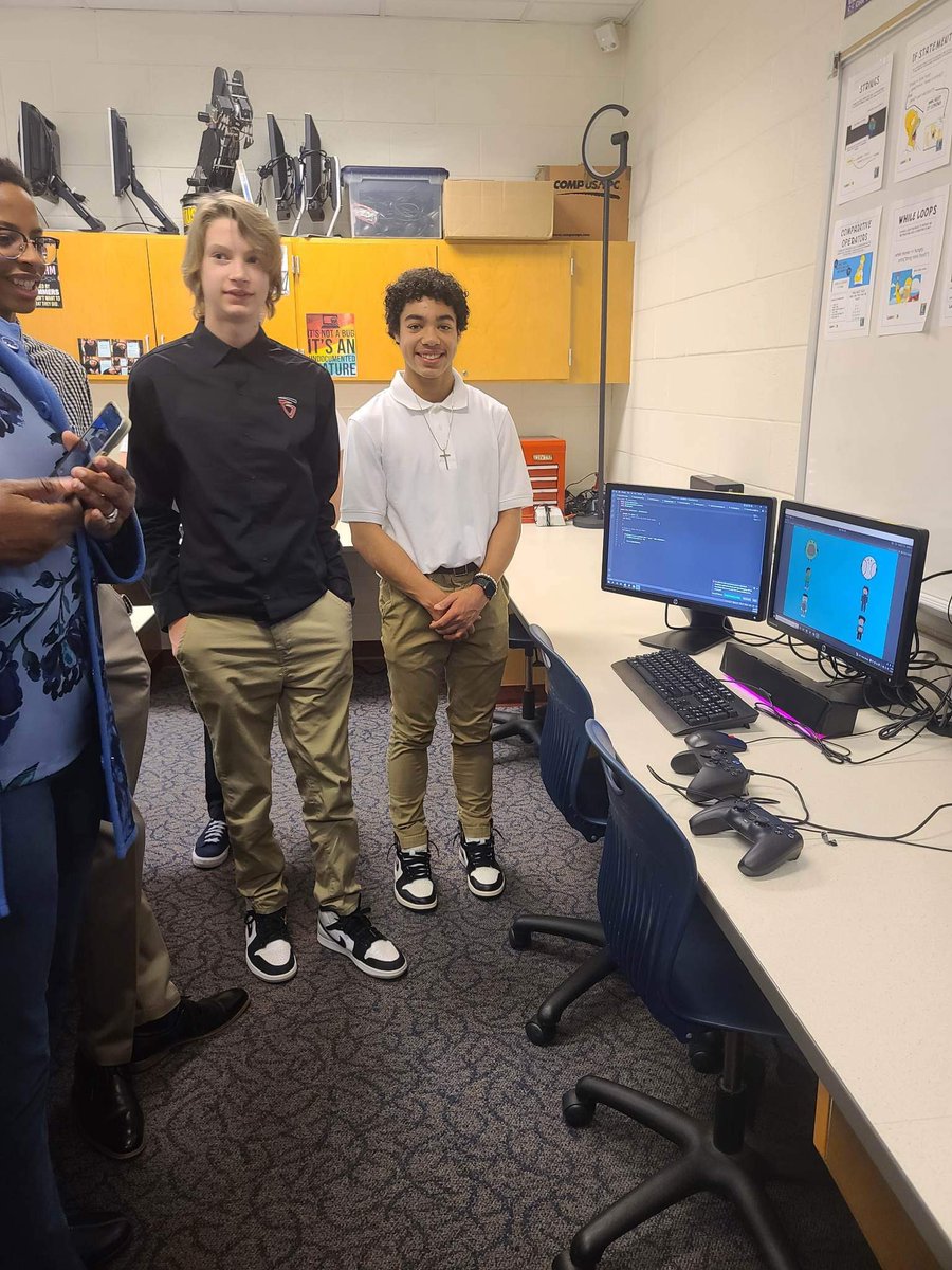 BrookeDallos's tweet photo. I wasn’t able to attend as I am out of town but heard AMAZING things about the event. So proud of my STEM kiddo and the magnificence of this program! https://t.co/f8fLmdB7bh