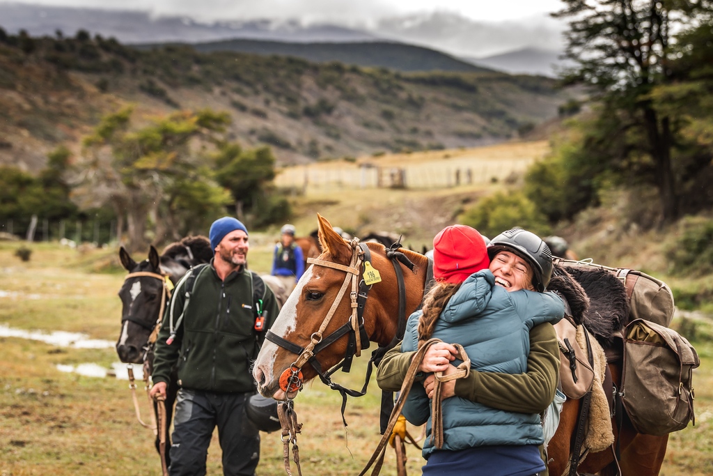 equestrianist's tweet photo. A race hold due to weather made for one epic reunion and quite a bit of Malbec being passed around.

Photo by @sarahfarnsworthfieldsports https://t.co/wUjDgoVggo