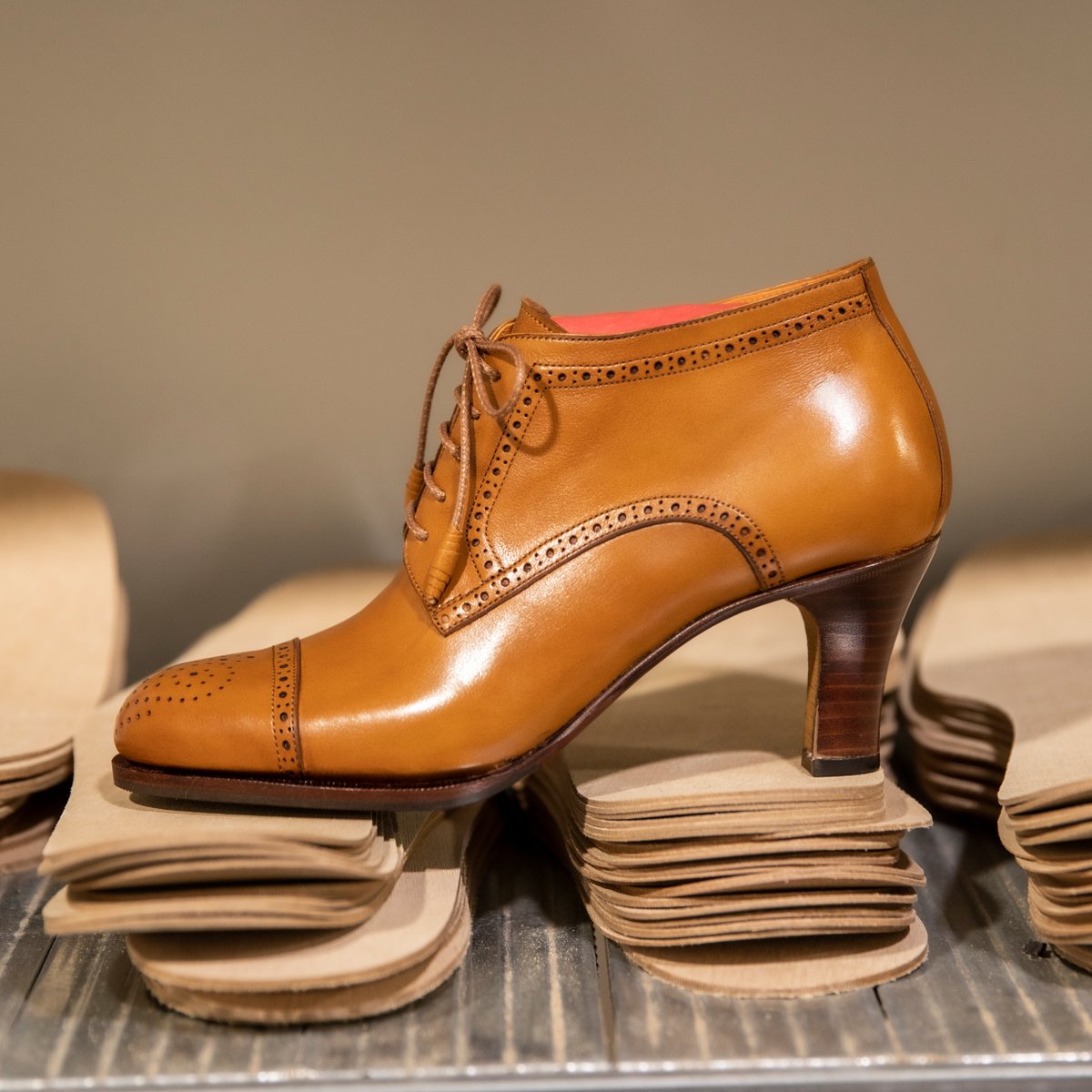 carminashoemake's tweet photo. Custom Women Derby Shoes

The possibilities of customization are almost endless.

#carmina #carminashoemaker #menstyle #menstyle #custom #custommade #customshoe #personalizedshoes https://t.co/KDQSPXg2Db https://t.co/OblIBF0FKa