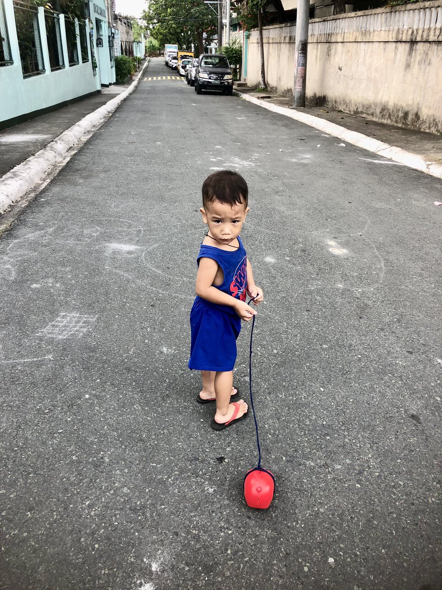 itsdonnaaaaaaa's tweet photo. Cutiee with his piggy bank 🥰 https://t.co/YzjOdz3lP1